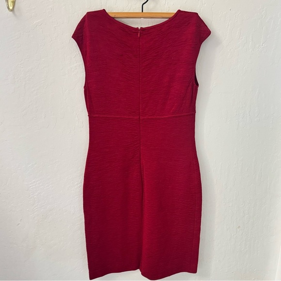 St. John Red Texture Stretch Cap Sleeve Knee Length Zip Up Dress Size 10 - Picture 8 of 10